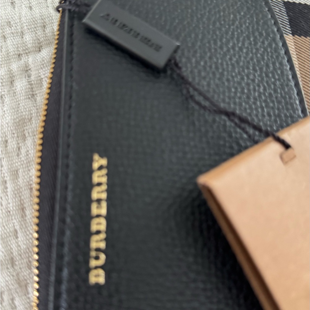 Burberry Black and Tan Check Wallet - Picture 6 of 9